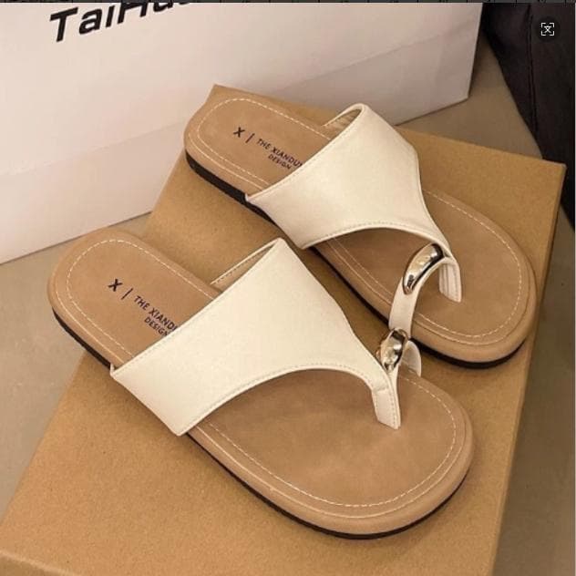 Flip Flop Beach Sandals — Sandal Jepit Pantai Easthtic