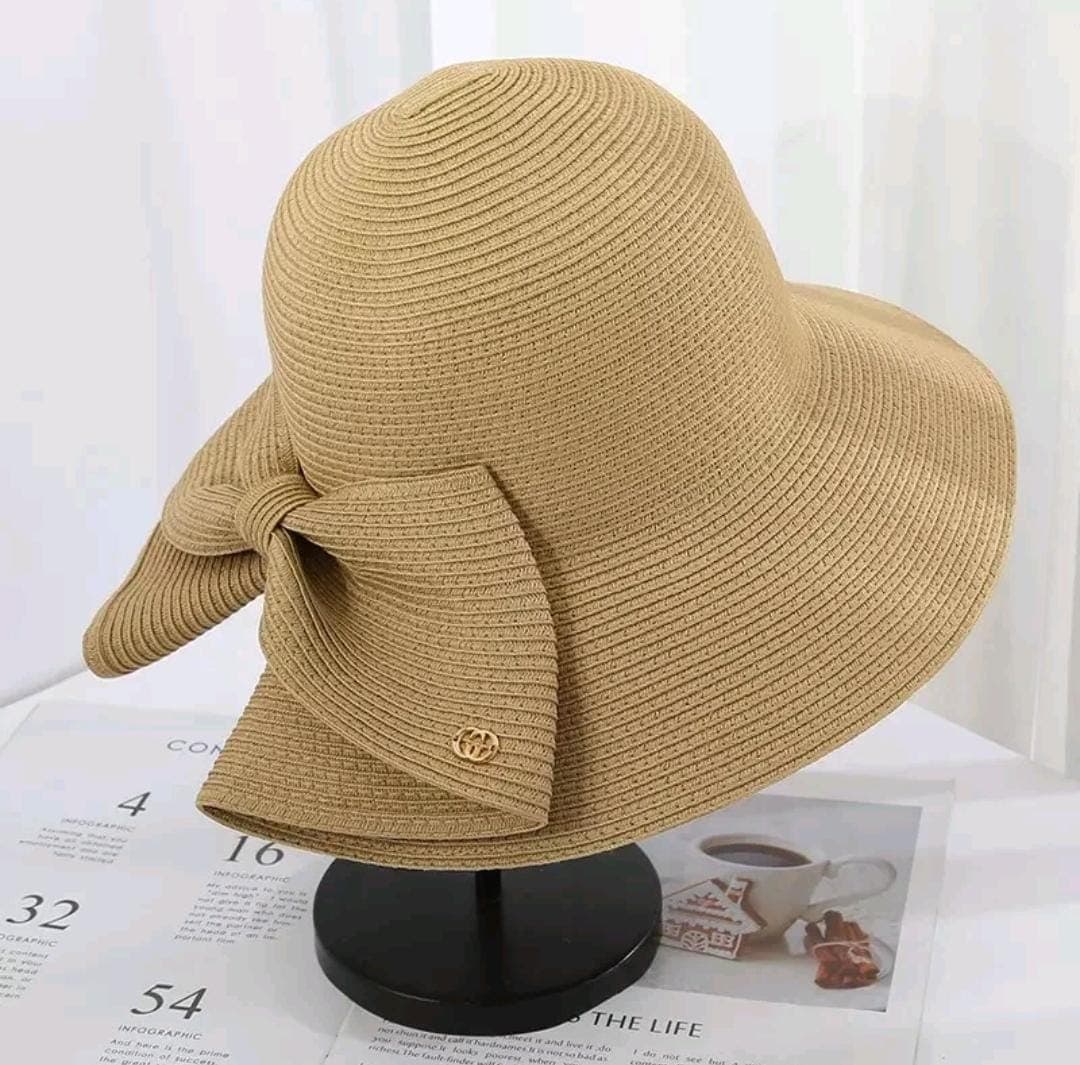 Ilustrasi topi pantai oval Easthtic — foto katalog